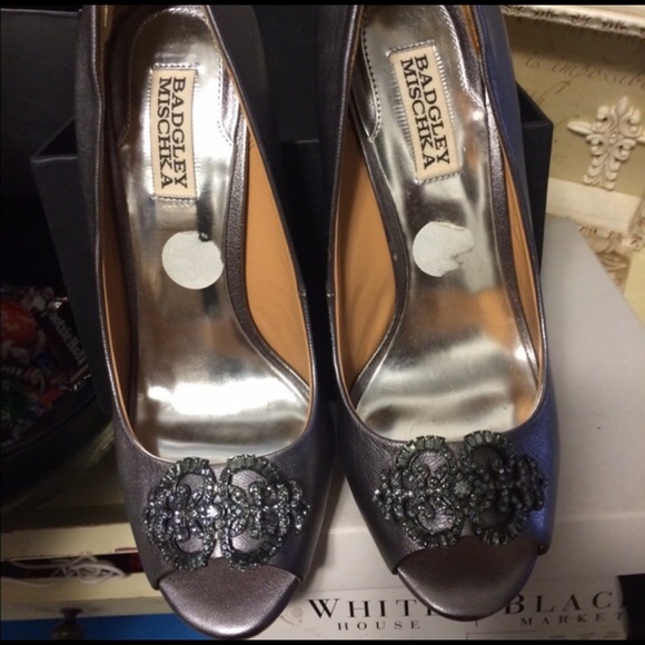 Shoe sale bundles of 2+ pairs - Picture 2 of 8